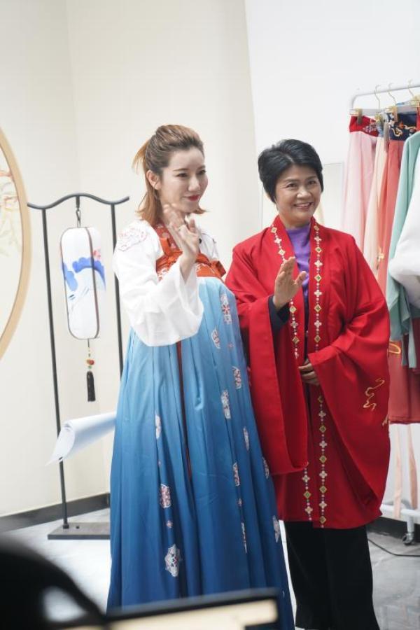 助农玩出新花样！汉服代言、直播带货……山东这些干部“火”了