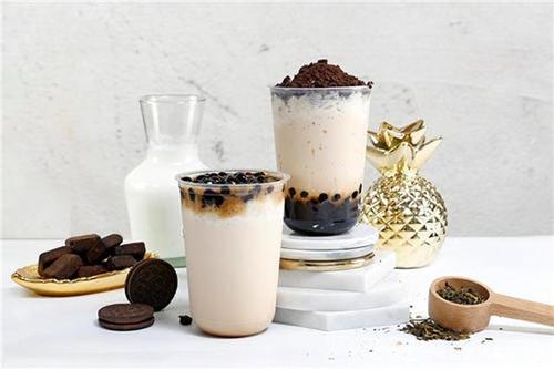 25岁，我给猫狗做奶茶，年入300万