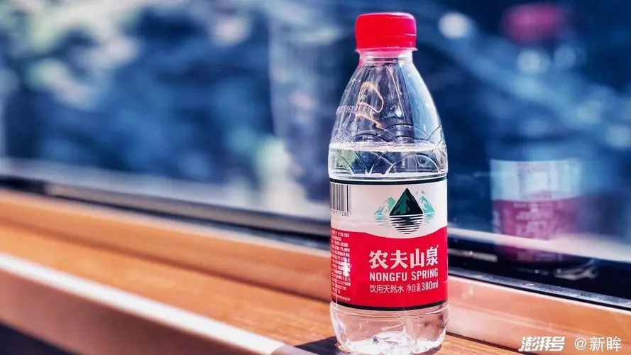 独来独往的首富，一个人拿走了农夫山泉58.5亿的分红