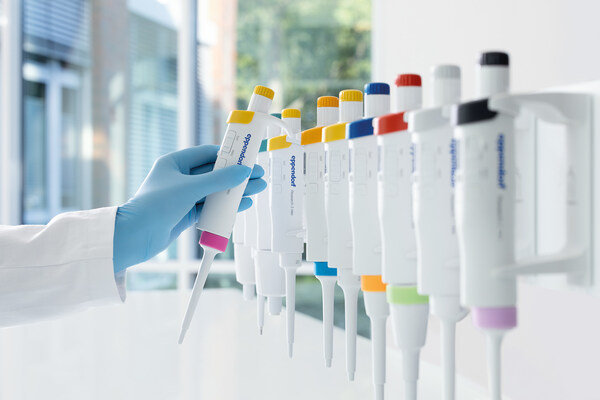 Eppendorf 发布全新双按钮移液器 兼具高精度高舒适性及个性化体验