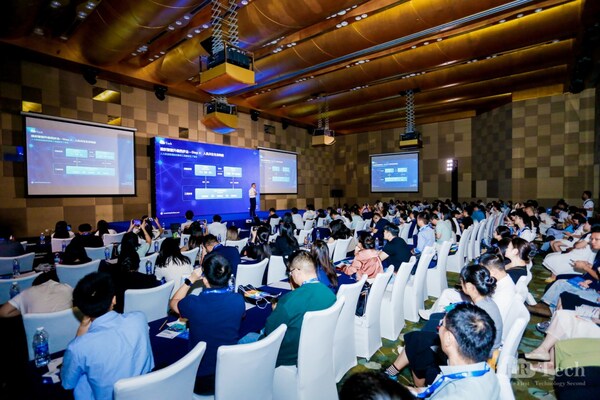 HiWork荣获HRTech「2025最佳出海人力资源大奖」